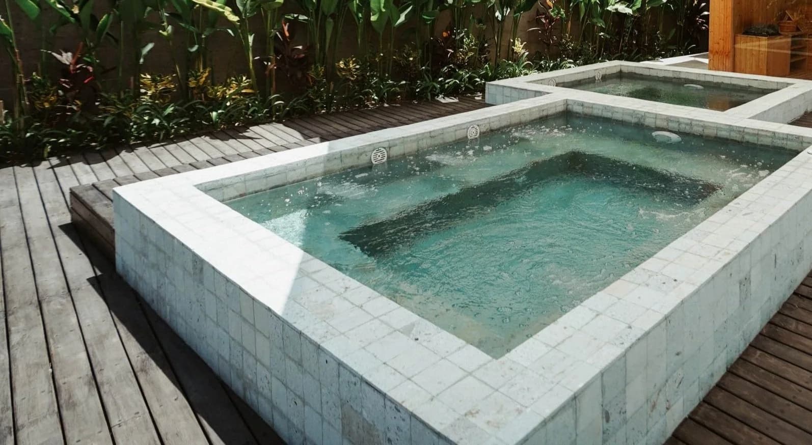 Hot and cold plunge pools beside the shared sauna at Umalas Creek